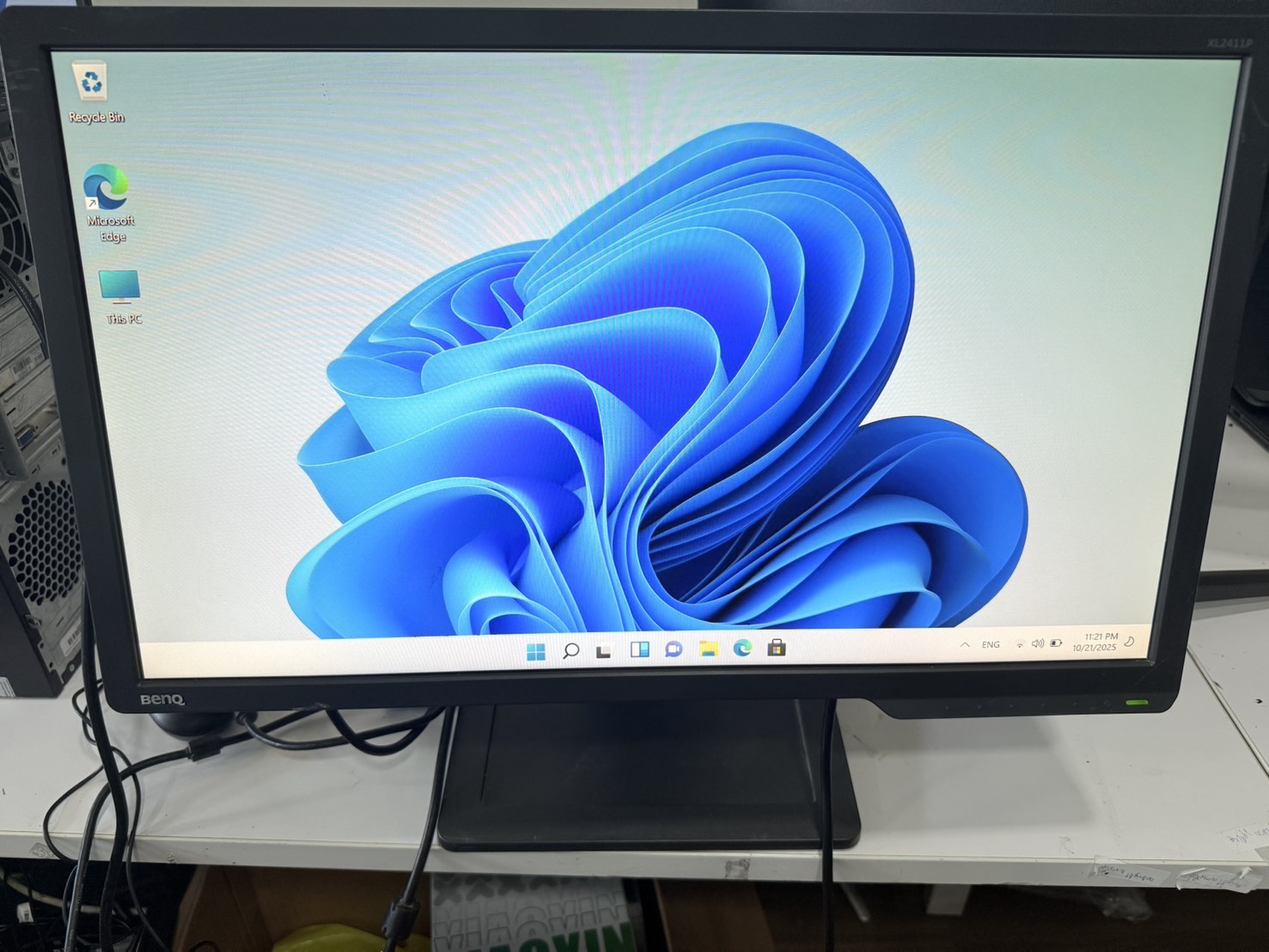 จอMonitor BenQ XL2411P 24-inch ขอบจอเหลือง จอมีรอยตามรูป