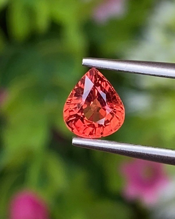 พลอย ออเรนจ์ แซฟไฟร์ Orange Sapphire 0.99 กะรัต (Cts.) พลอยแท้ อัญมณีมงคลประจําวันเกิด เครื่องประดับพลอย