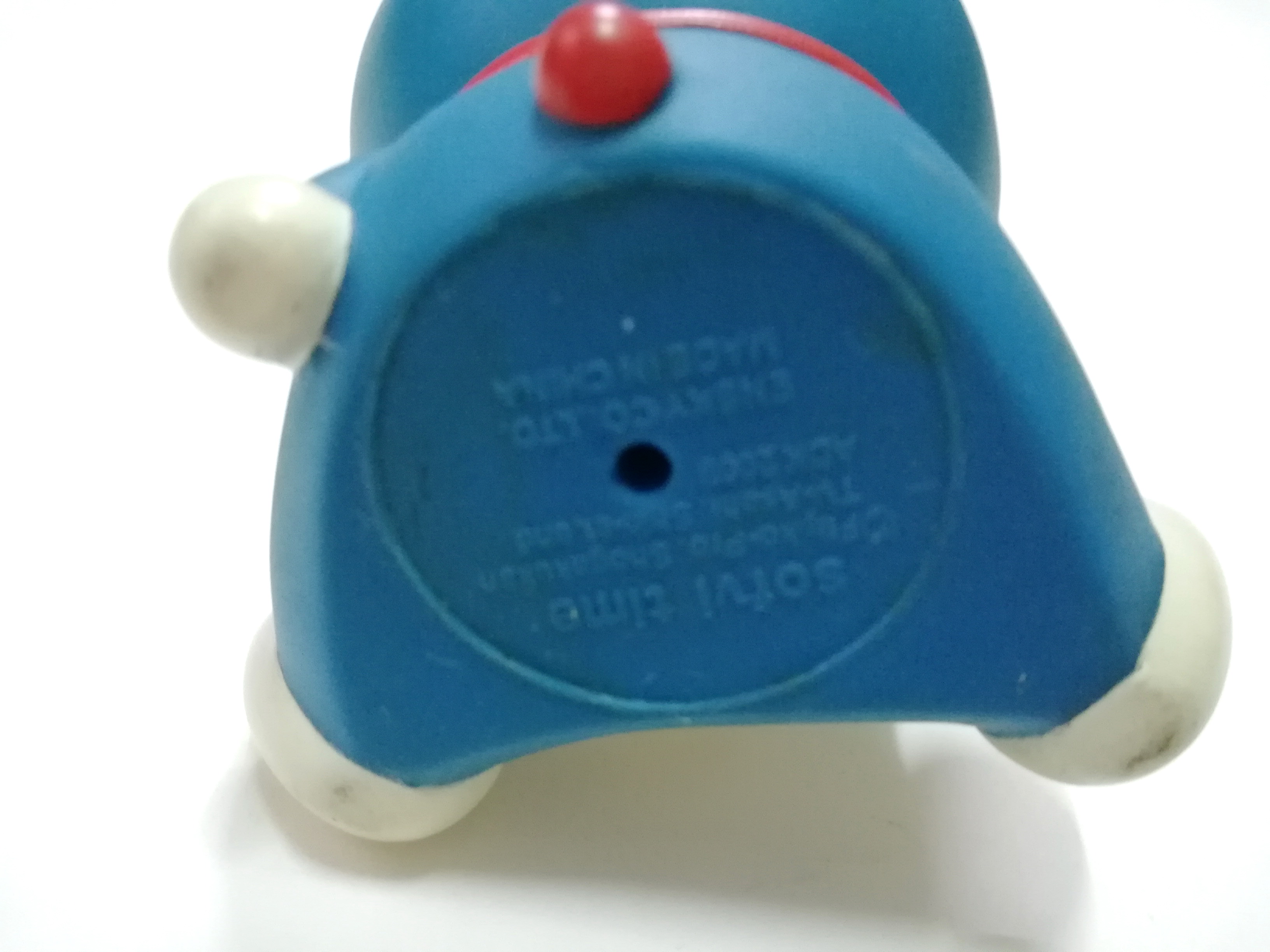 ของสะสม ซอฟโดเรม่อน ** มีตำหนิ โปรดตรวจสอบทุกภาพ โดเรม่อน โดราเอม่อนสวมผ้าคลุมสีแดง