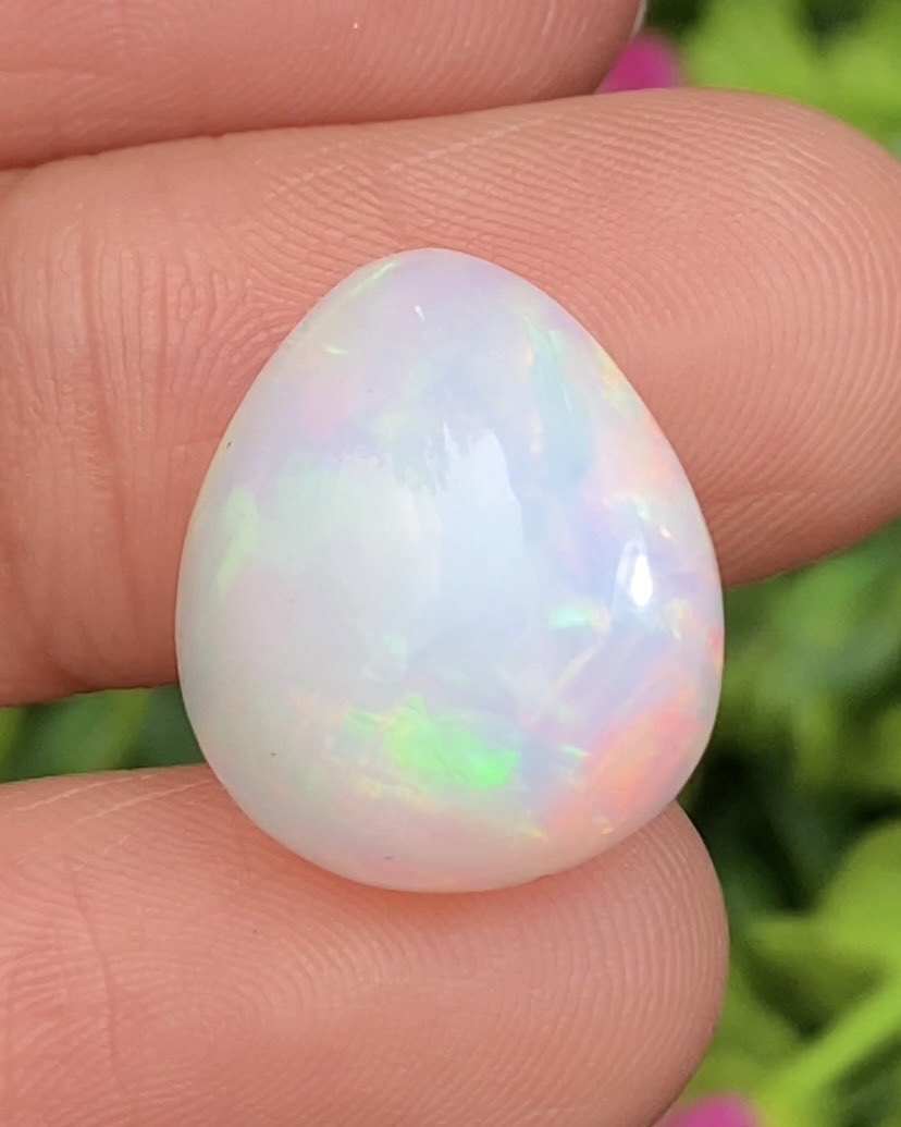 พลอย ไวท์ โอปอล White Opal 8.38 กะรัต (Cts.) พร้อมใบเซอร์ พลอยแท้ อัญมณีมงคลประจําวันเกิด เครื่องประดับพลอย