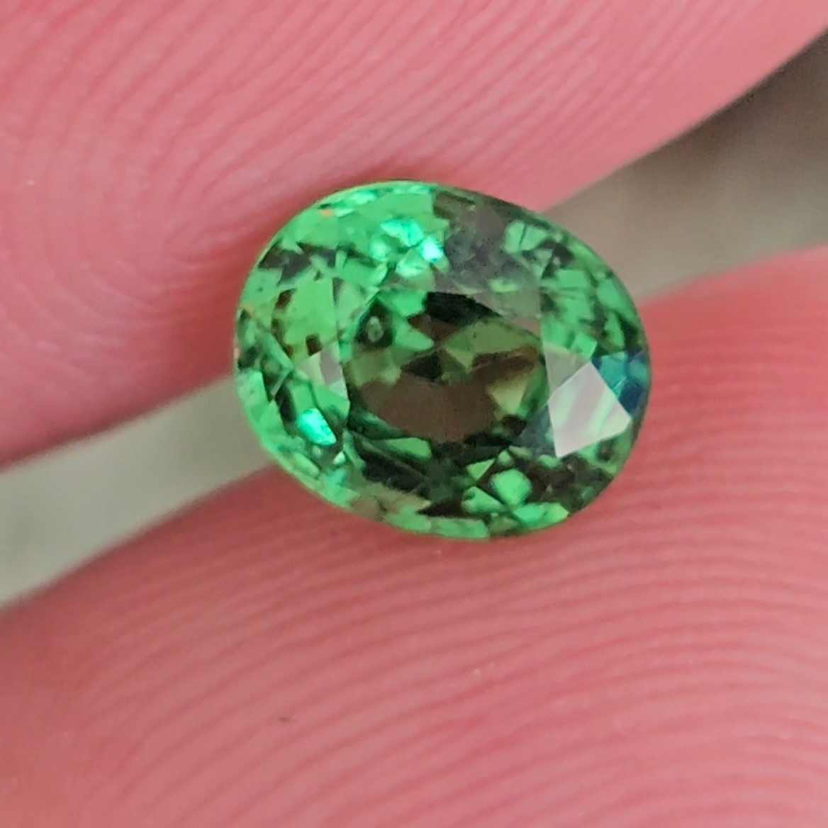 พลอย ซาโวไรท์ Tsavorite Garnet 1.16 กะรัต (Cts.) ดิบ Unheated พร้อมใบเซอร์ อัญมณีมงคลประจําวันเกิด เครื่องประดับพลอย