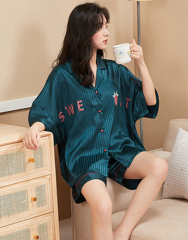 🚩พร้อมส่ง🚩ชุดนอน Silk Satin แขนสั้นขาสั้น ชุดนอนซาตินเกรดพรีเมี่ยม ผ้านุ่มลื่นละมุนผิว ใส่สบายไม่ร้อน (CT116-2)