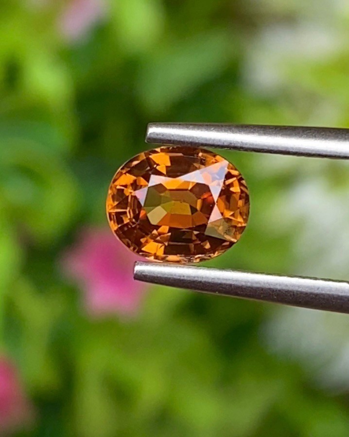 พลอย เพทาย (Zircon) 1.38 กะรัต (Cts.) พลอยแท้ อัญมณีมงคลประจําวันเกิด เครื่องประดับพลอย
