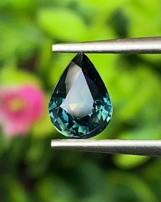 พลอย แซฟไฟร์ 3 สี Tricolor Sapphire 1.33 กะรัต (Cts.) ดิบ Unheated พลอยแท้ อัญมณีมงคลประจําวันเกิด เครื่องประดับพลอย