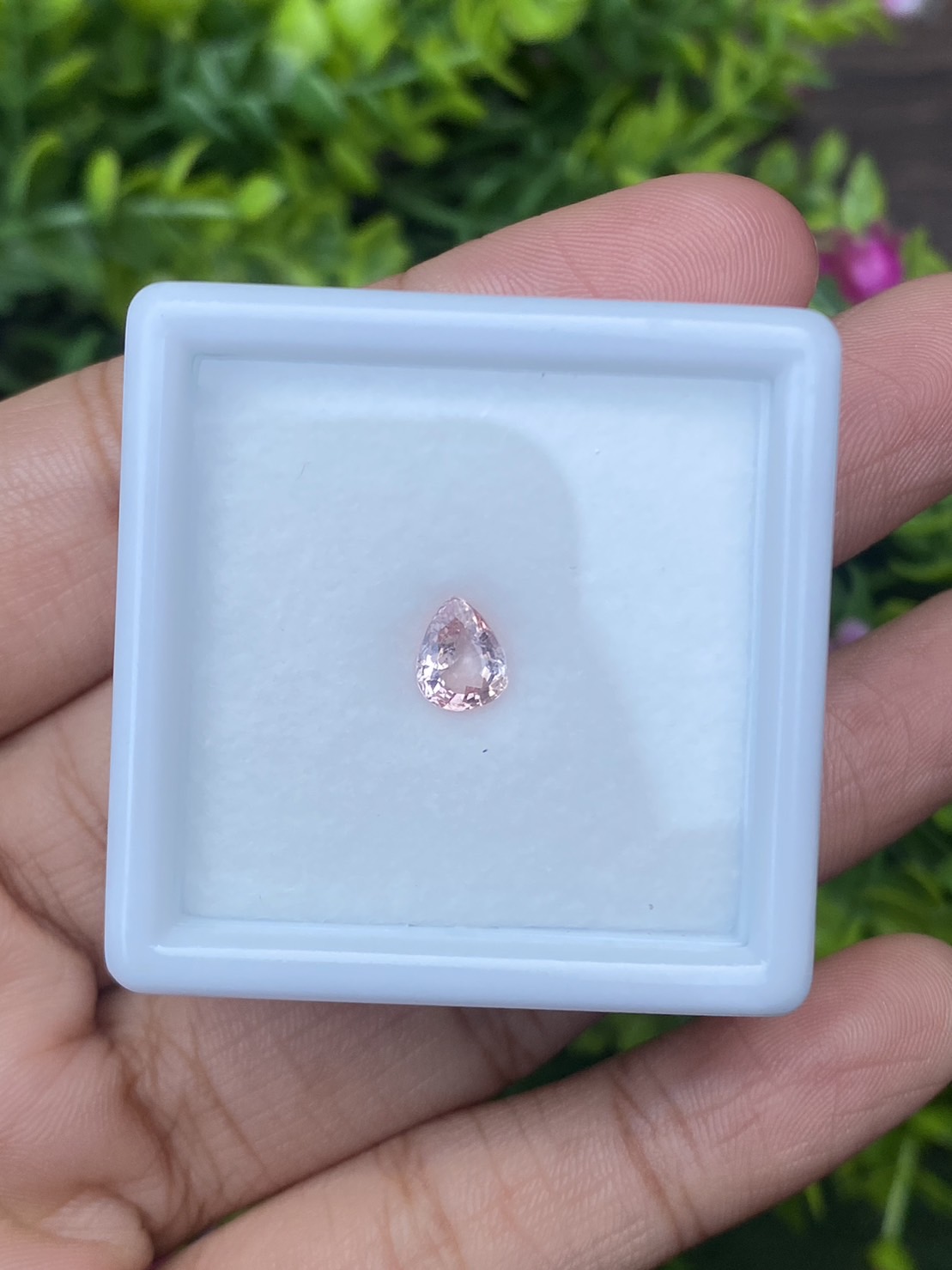 พลอย พัดพารัดชา Padparadscha Sapphire 0.97 กะรัต (Cts.) ดิบ (Unheated) พร้อมใบเซอร์ พลอยแท้ อัญมณีมงคลประจําวันเกิด เครื่องประดับพลอย