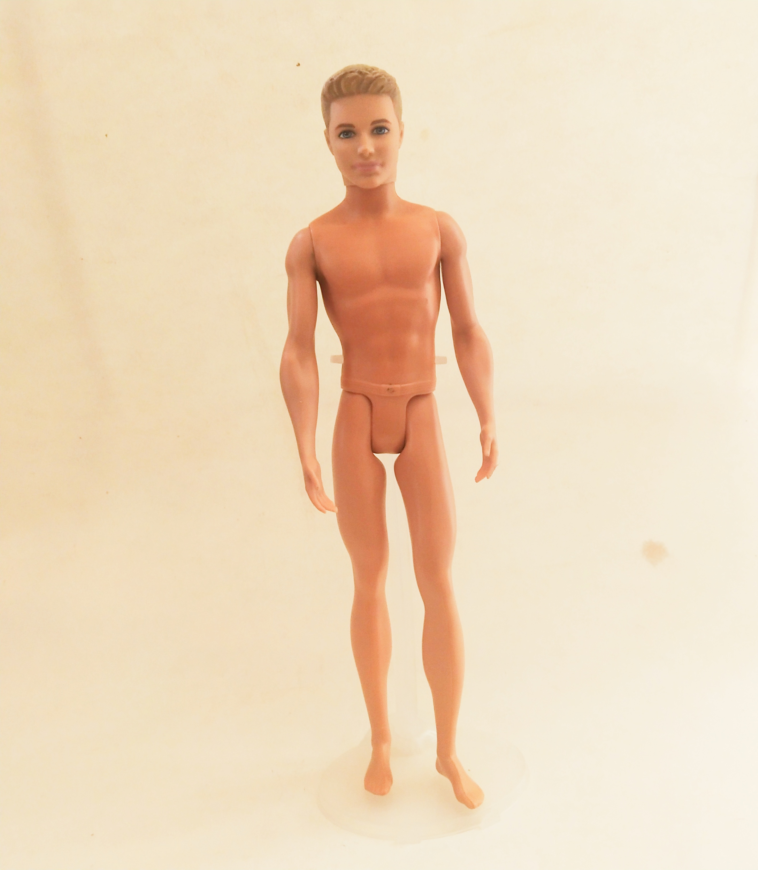 ตุ๊กตาผู้ชาย เคน แฟชั่นโพสต์ ท่ายืนทิ้งน้ำหนักลงที่ขาขวา แขนขาแน่น Mattel China 2013