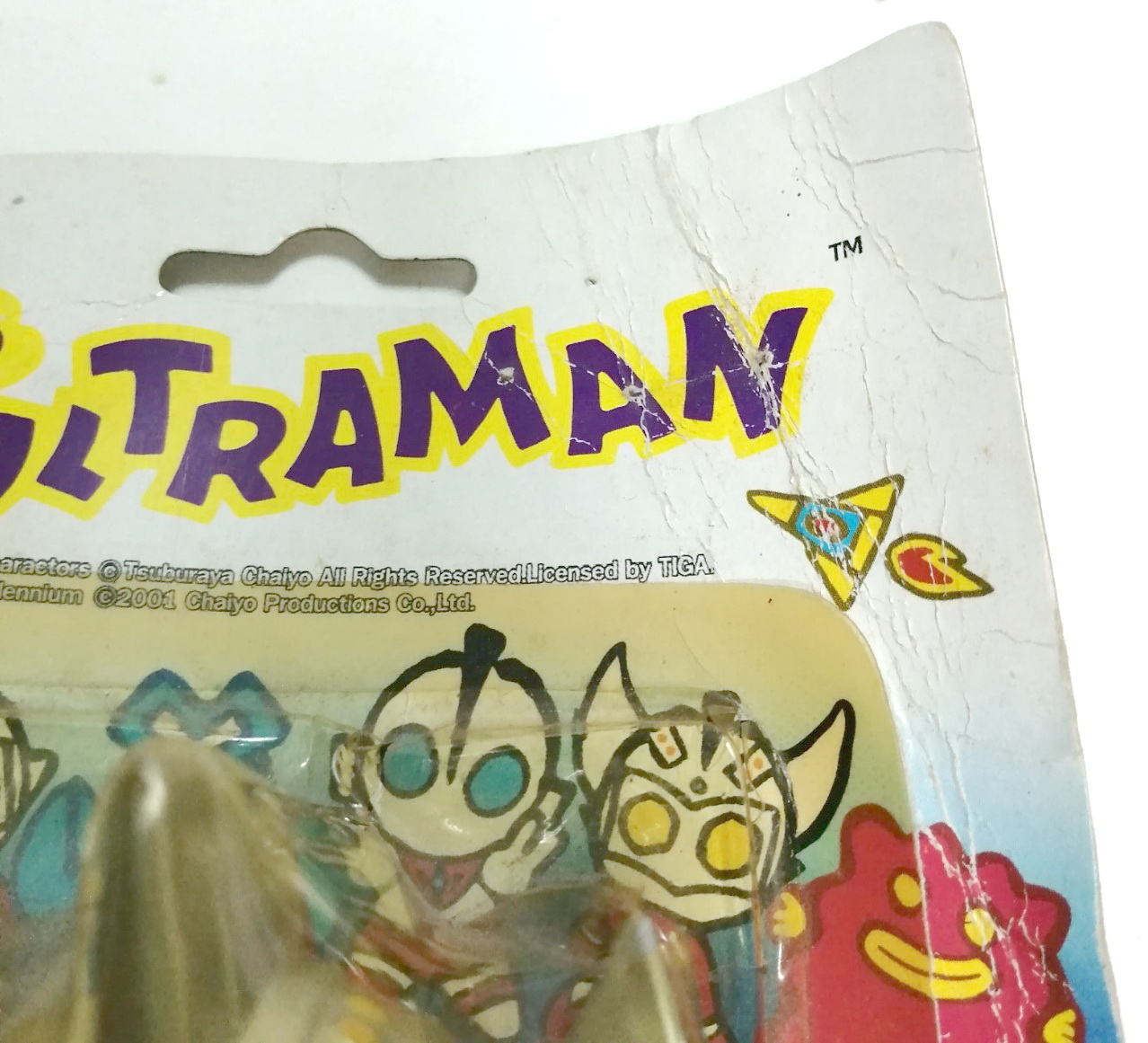 ของสะสม งานสะสมเก่าเก็บ แพคมีรอยยับและงอบ้างตามสภาพ ตุ๊กตาไขลาน อุลตร้าแมนทาโร่ Wind up doll, Ultraman Taro,Thai made,Copy right Tiga and Chaiyo 2001 งานคนไทยลิขสิทธิ์บ.ไทก้า และไชโยฯ ปี2001 สิบแปดปีมาแล้ว ปัจจุบันหายากมาก และอยู่ในแพคแบบนี้ แทบไม่ค่อยได้