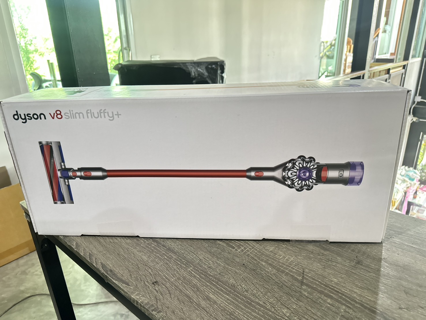 เครื่องดูดฝุ่นไร้สาย Dyson V8 Slim fluffy + Adapter