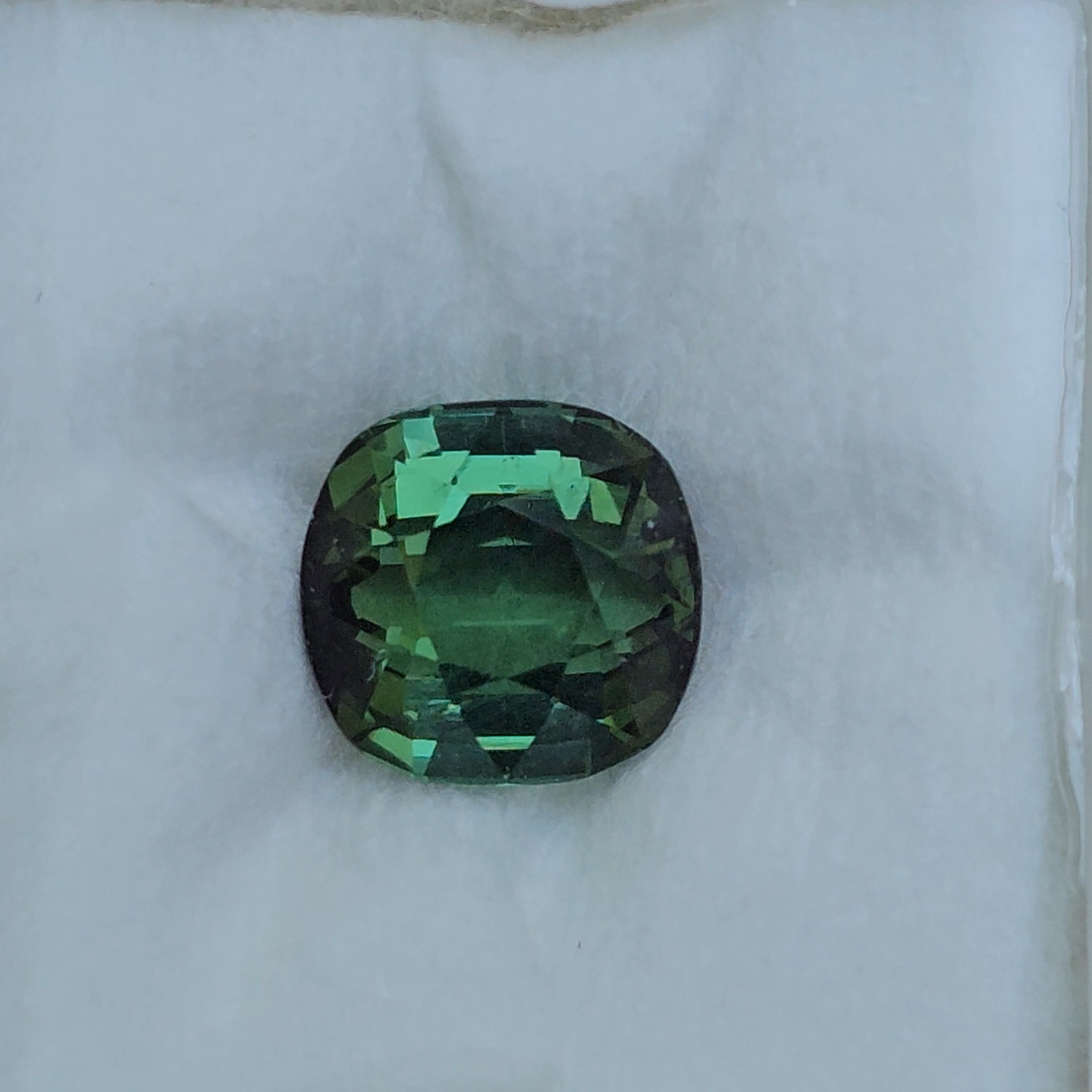 พลอย กรีน ทัวร์มารีน (Green Tourmaline) 2.85 กะรัต (Cts.) อัญมณีมงคลประจําวันเกิด เครื่องประดับพลอย