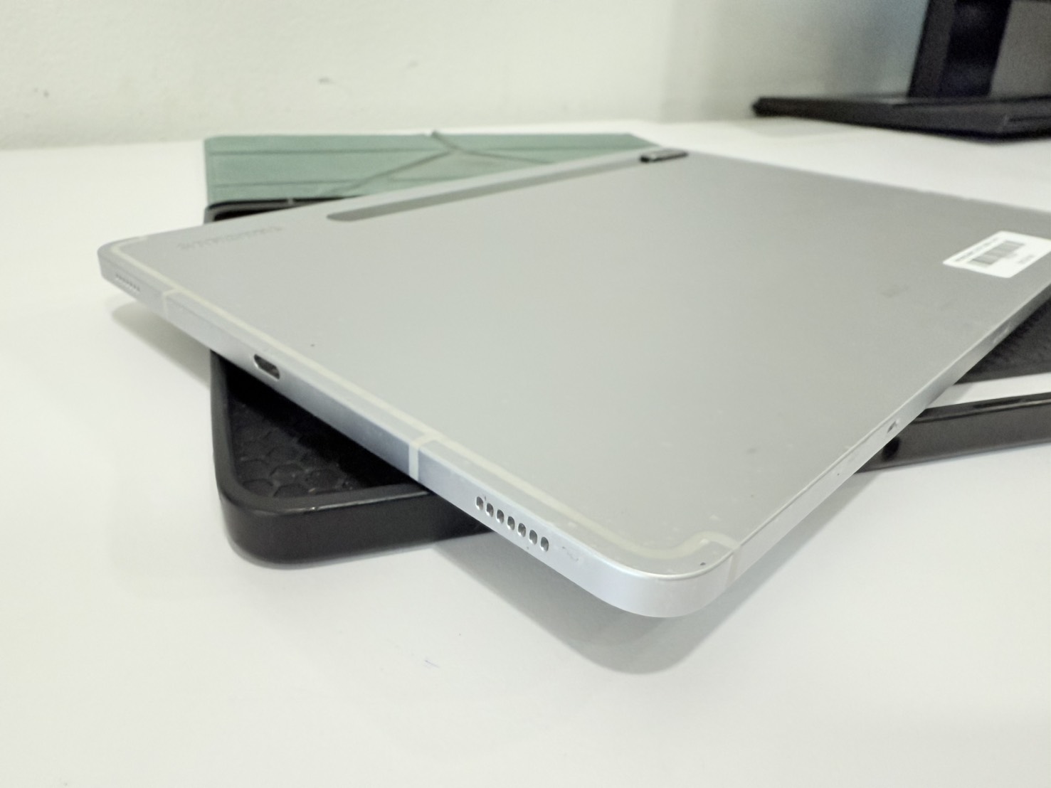 Samsung Galaxy Tab S8 128GB + ปากกา ** หลังเครื่องมีรอยเคส