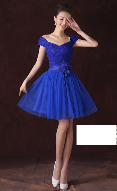 พร้อมส่ง ชุดราตรีสั้น ชุดเพื่อนเจ้าสาว แบบ F ไหล่ปาด อกแต่งลูกไม้ พร้อมเข็มกลัดดอกไม้ (เชือกผูกหลัง