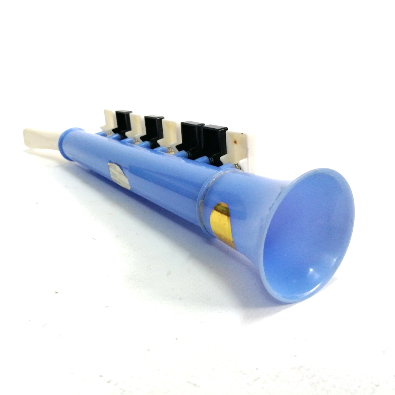 ทรัมเป็ต พลาสติก(ตัวเล็ก รุ่น172นิ้ว)สีฟ้า เป่าไล่ตัวโน๊ตได้/เป่าเป็นเพลงได้ การเล่นเหมือนเมโลเดี้ยน เก่าเก็บ สภาพดี มีรอยบ้าง สติ๊กเกอร์ยังอยู่