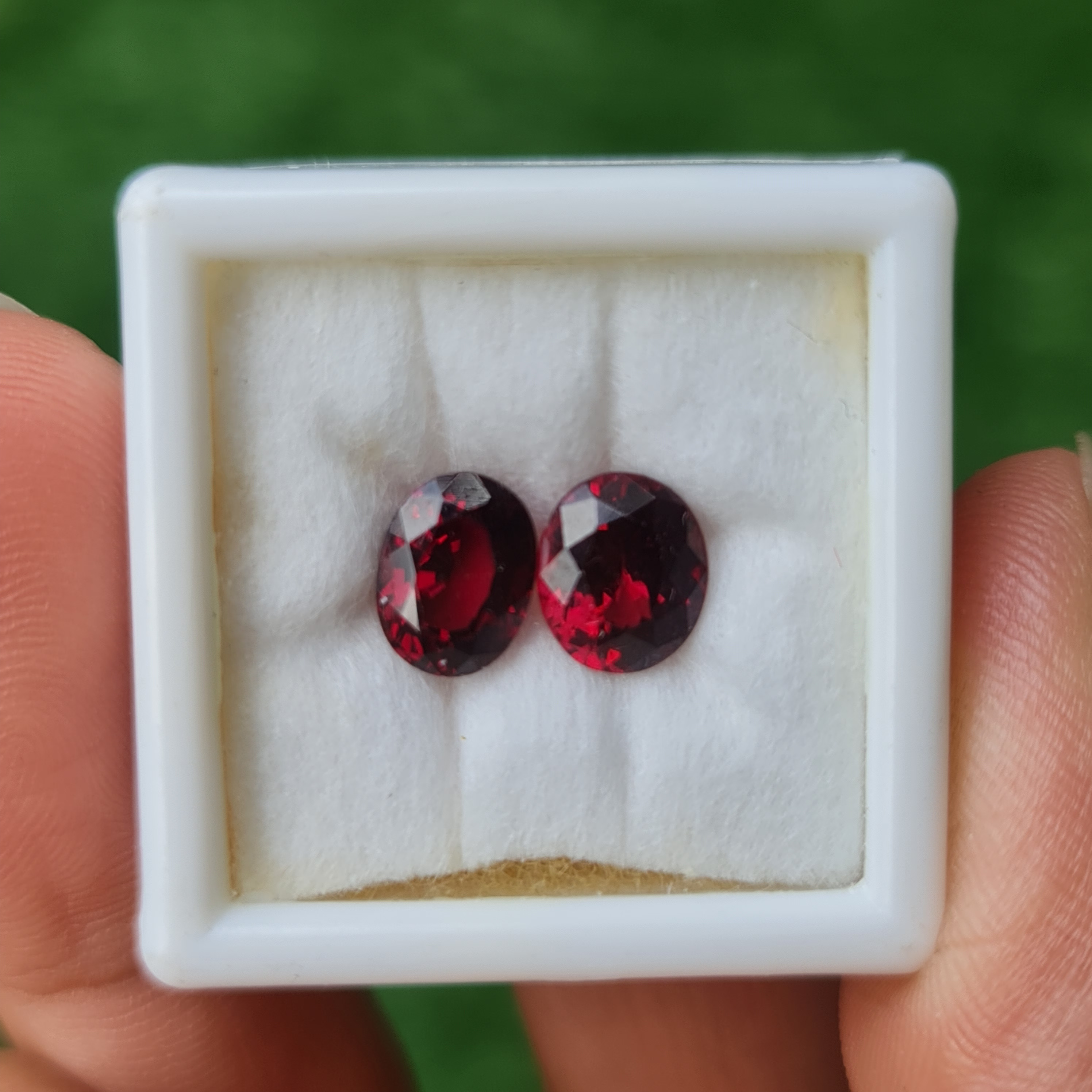 พลอย โรโดไลต์ การ์เน็ท Rhodolite Garnet 3.10 Cts. 2 เม็ด (Pcs.) พลอยแท้ อัญมณีมงคลประจําวันเกิด เครื่องประดับพลอย