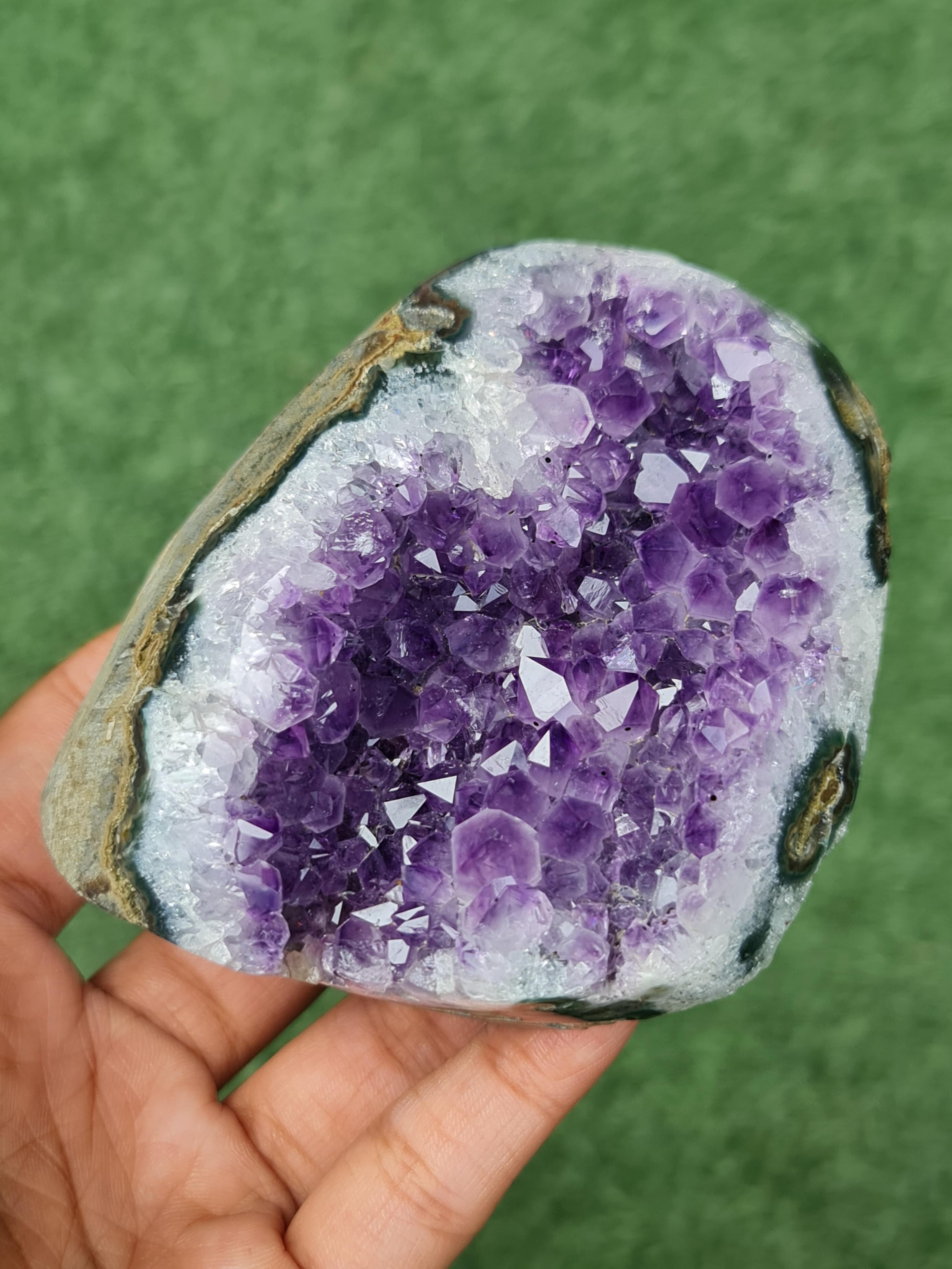 ก้อน ผลึก อเมทิส จีโอด Amethyst Geode 356 กรัม (grams.) พลอยแท้ อัญมณีมงคลประจําวันเกิด เครื่องประดับพลอย