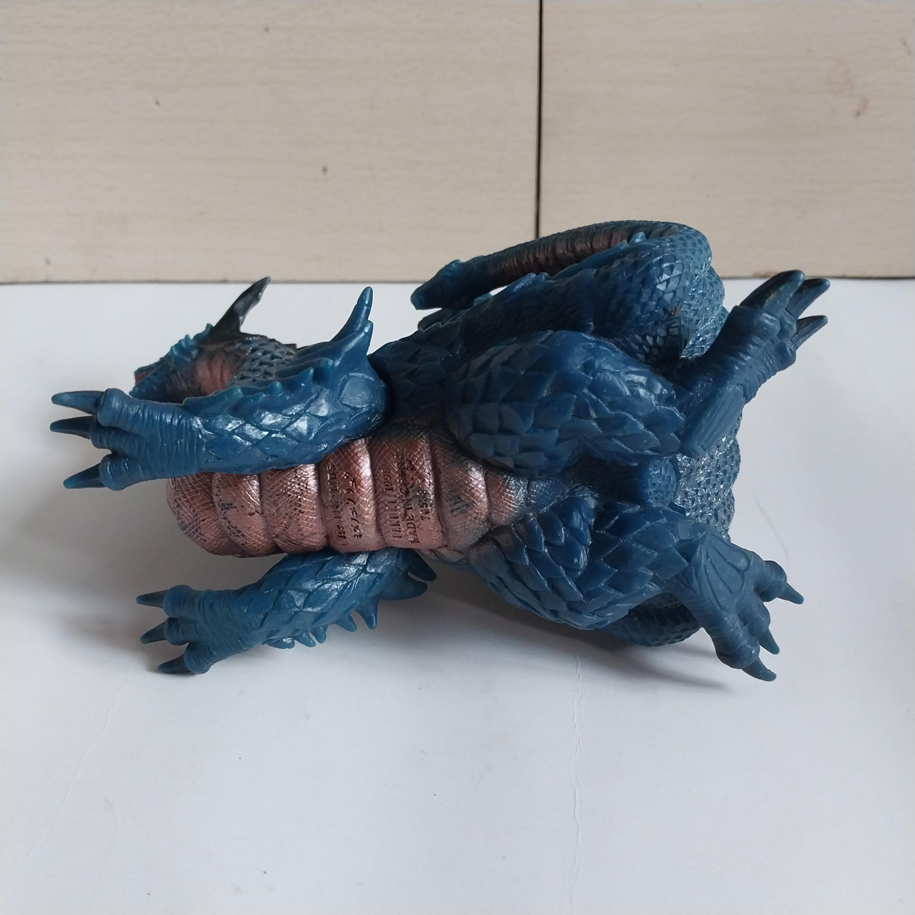 ซอฟ6นิ้ว ขนาดตามรูป,มังกร มิซึโนะเอะโนะริว มังกร9หัว จากอุลตร้าแมนไกอา สภาพดีืมีรอยถลอกเล็กน้อย