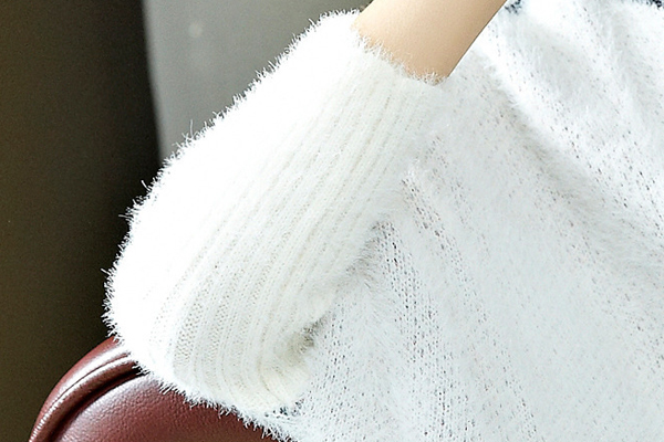 เสื้อสเวตเตอร์ไหมพรมขนนุ่มทรงครึ่งวงกลม ถักลายมิกกี้เม้าส์ (12282JU)