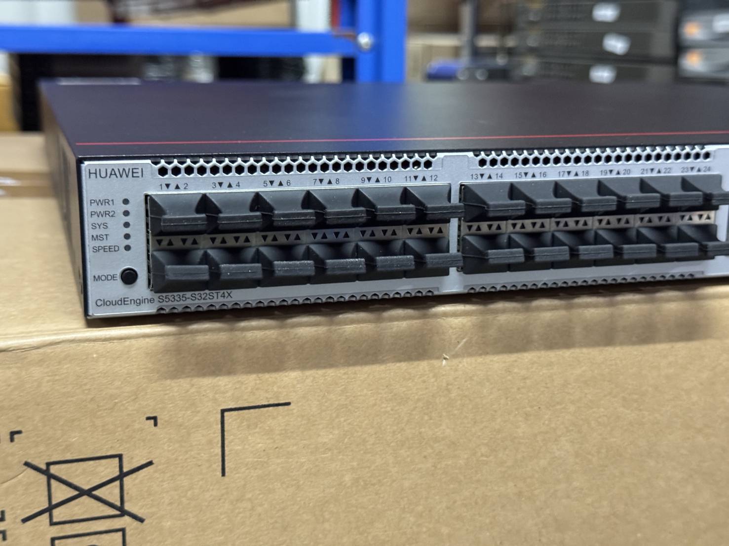 Switch Huawei Cloud Engine S5335-S32ST4X + กล่อง ***ของใหม่