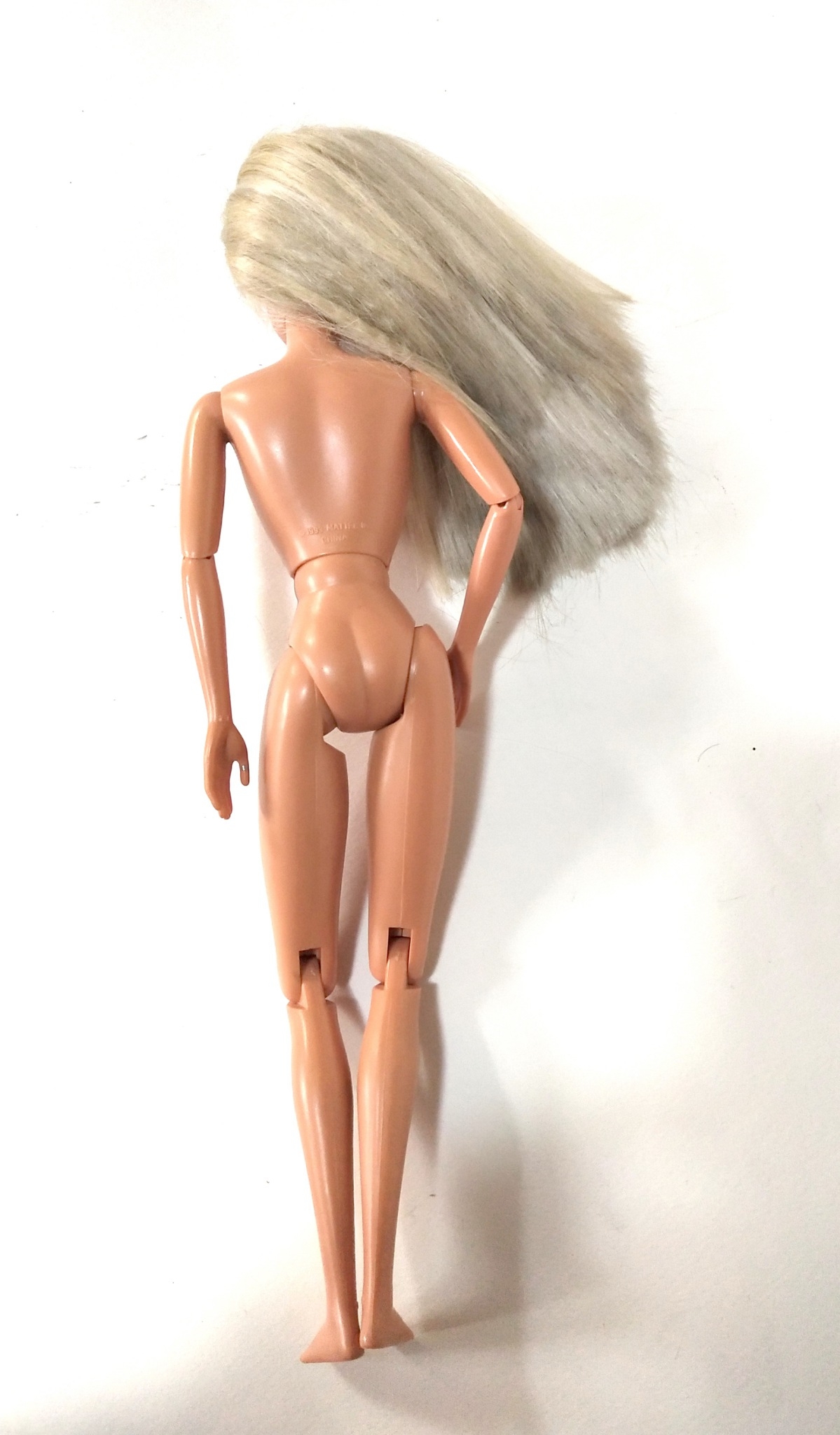 ตุ๊กตาบาร์บี้ข้อต่อ แขน-ขา รุ่นเก่า **ยืนเองไม่ได้ สภาพดี Mattel China 1993**แถมชุด ตามภาพ