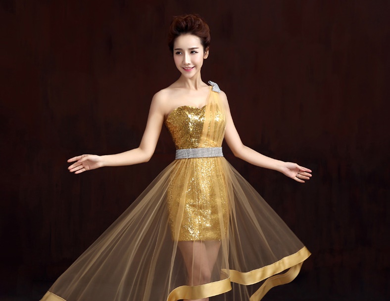 Pre-order ชุดราตรีสั้น เกาะอก/ไหล่เฉียง หน้าสั้นหลังยาว สีทอง เข้ารูปปักเลื่อมทั้งชุด แต่งผ้าโปร่งตาข่าย Sexy ประดับเข็มขัดเงิน&โบว์ที่ไหล่