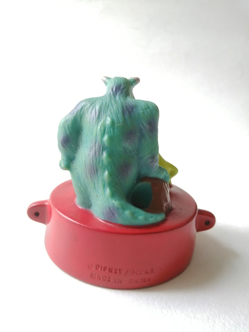 ของสะสมภาพยนต์การ์ตูนอนิเมชั่น มอนสเตอร์ อินซ์ Monster Inc. เป็นฝาท็อปเปอร์ขสดน้ำจาก เนสเล่ ***งานเก่า มีตำหนิ โปรดตรวจสอบทุกภาพ