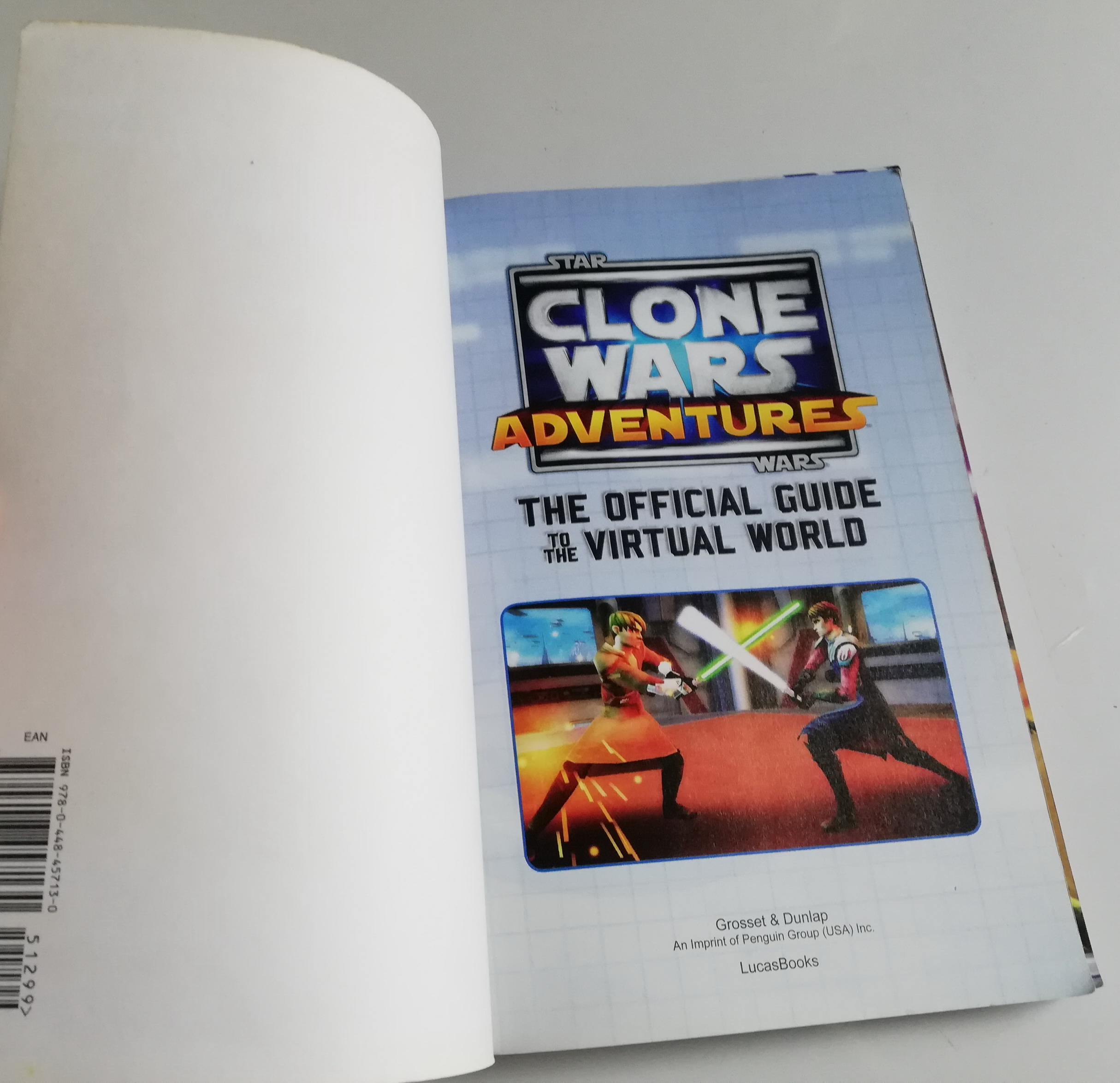 หนังสือขนาดพ็อคเก็ตบุ๊คภาพสีทั้งเล่ม Star Wars, Clone Wars Adventures , the official guide to the Virtual World ** มีตำหนิ โปรดตรวจสอบทุกภาพ