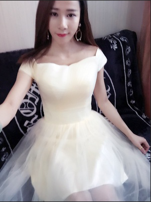 Pre-order ชุดราตรีสั้น ไหล่ปาด อัดพลีท แต่งโบว์คาดเอว กระโปรงตาข่าย เชือกผูกหลัง