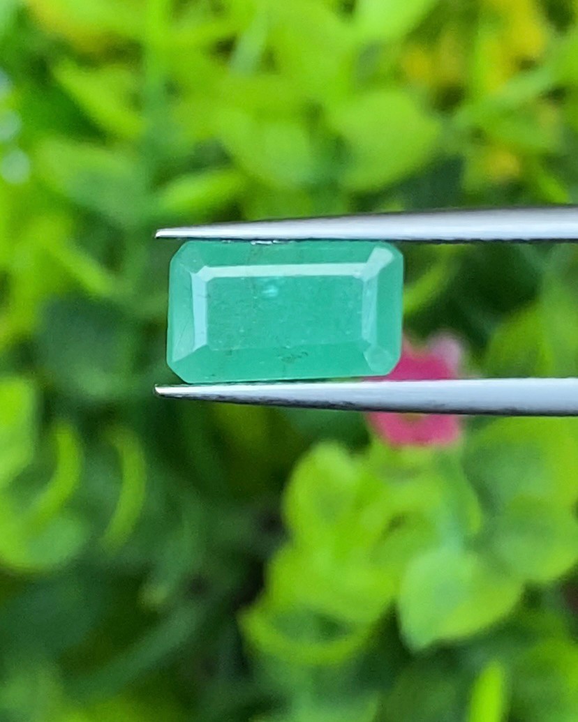 พลอย มรกต Natural Emerald แซมเบีย 2.51 กะรัต (Cts.) พลอยแท้ อัญมณีมงคลประจําวันเกิด เครื่องประดับพลอย