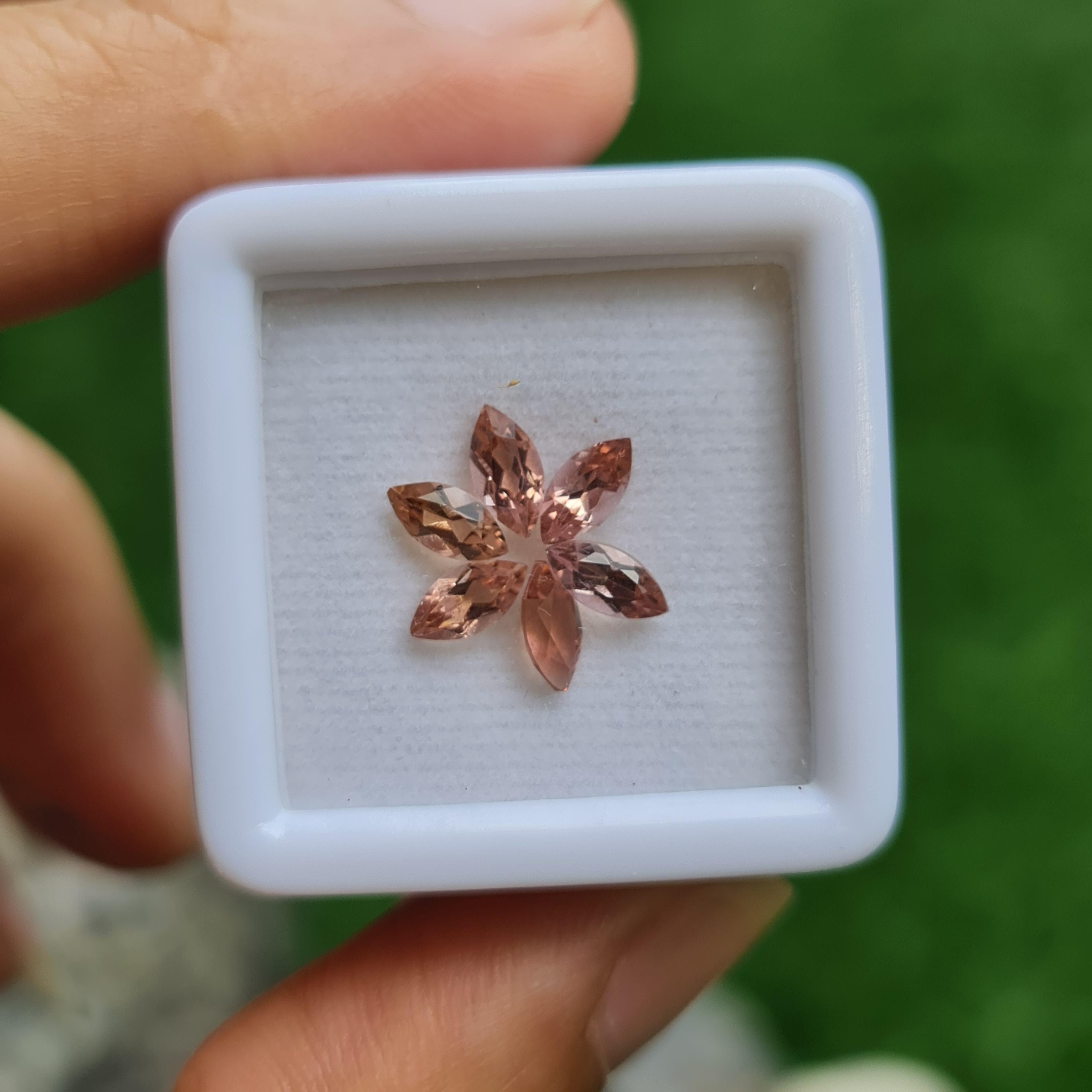 พลอย ชมพู พิ้งค์ ทัวร์มารีน (Pink Tourmaline) 1.46 กะรัต (Cts.) 6 เม็ด อัญมณีมงคลประจําวันเกิด เครื่องประดับพลอย