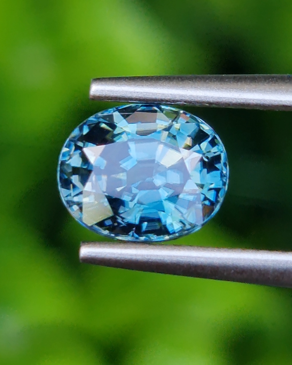 พลอย เพทาย (Zircon) 2.01 กะรัต (Cts.) พลอยแท้ อัญมณีมงคลประจําวันเกิด เครื่องประดับพลอย