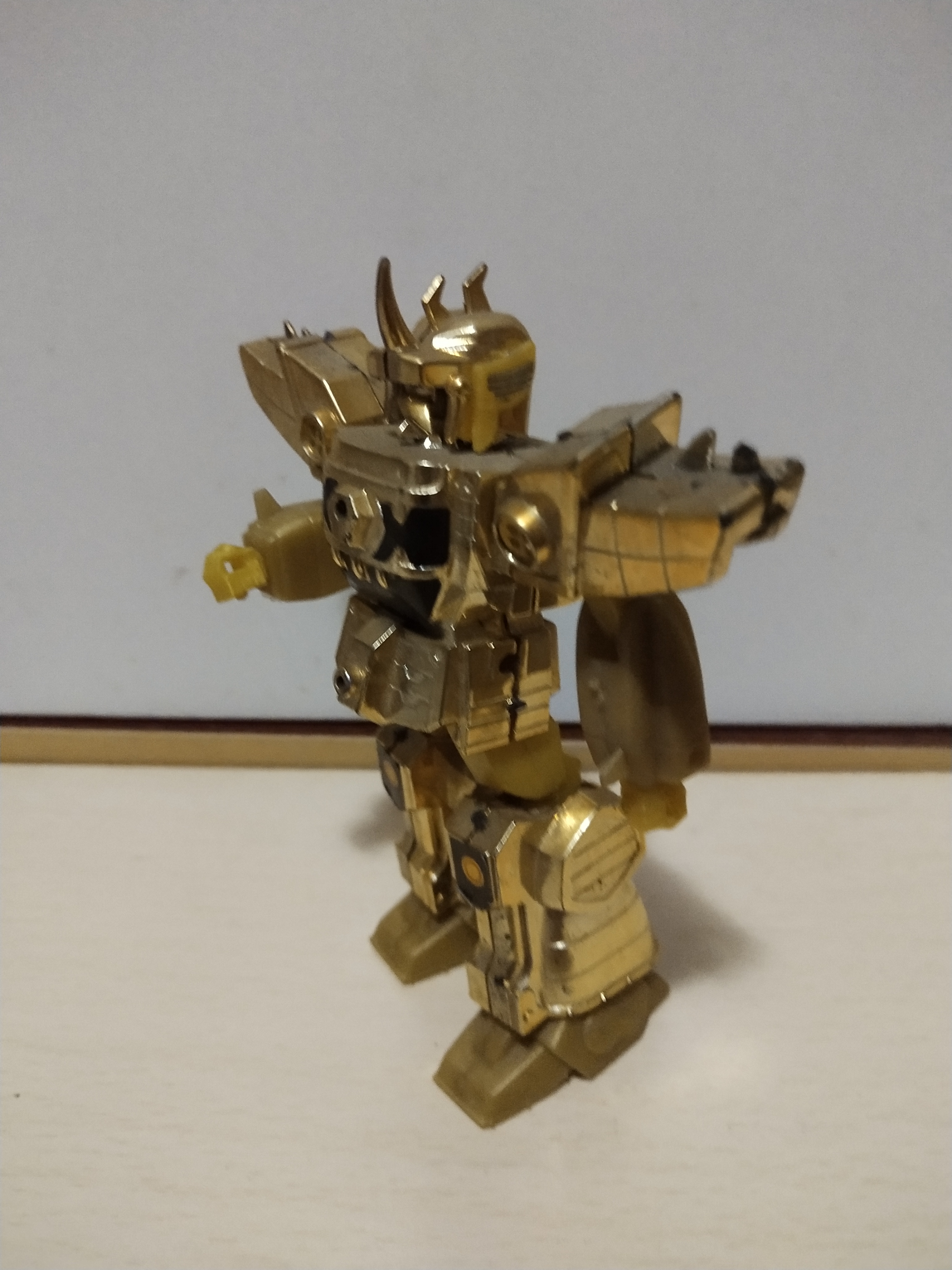 มีหลายภาพ ,หุ่นยนต์พลาสติกเก่า***มีรอยสีถลอก-ผู้กล้าทองคำ โกลด์รัน ในชุดหุ่นผู้กล้า Goldran