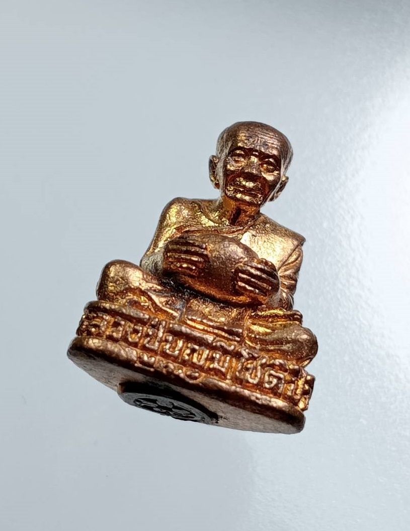 ก928 รูปหล่ออุ้มบาตร หลวงพ่อบุญมี วัดสระประสานสุข จ.อุบลราชธานี รุ่นสัมฤทธิ์โชค สัมฤทธิ์เดช