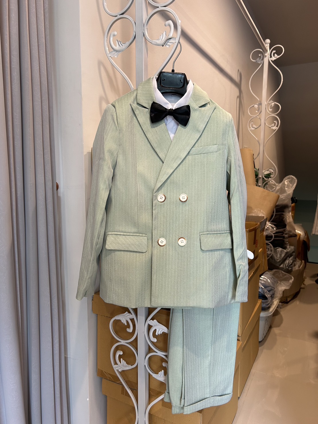 เช่า ชุดสูทเด็กชาย ทอลายในเนื้อผ้า เซต 3 ชิ้น เรียบหรู