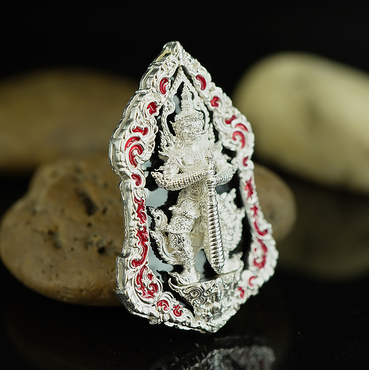 เหรียญท้าวเวสสุวรรณโณพุทธศิลป์รุ่นแรก ปลดหนี้ วัดแค รหัส 20 เนื้อบรอนซ์อาบเงิน ลงยาดำขอบแดง