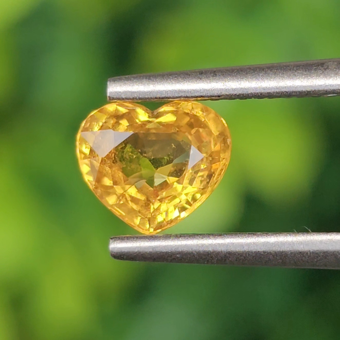 พลอย บุษราคัม yellow sapphire 0.85 กะรัต (Cts.) พลอยแท้ อัญมณีมงคลประจําวันเกิด เครื่องประดับพลอย