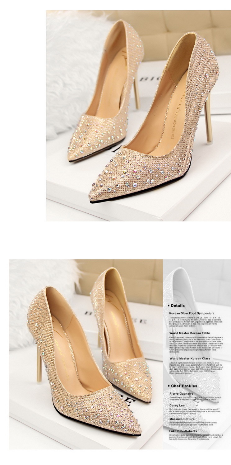 รองเท้าออกงาน รองเท้าส้นสูง ฝังเพชร สวยหรู