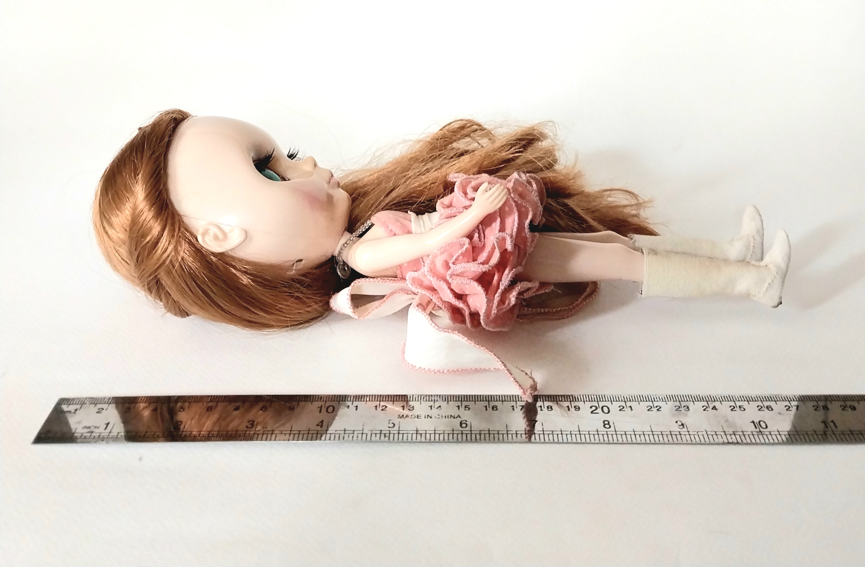 มีหลายภาพ ไม่รวมฐาน,ตุ๊กตาบลายธ์ Hasbro Tomy China 2006 รองเท้าบู๊ธผ้า ลายหลุดหมดแล้ว ไม่มีพื้นร้องเท้า ราคา 1,800 .- ส่ง 40.-