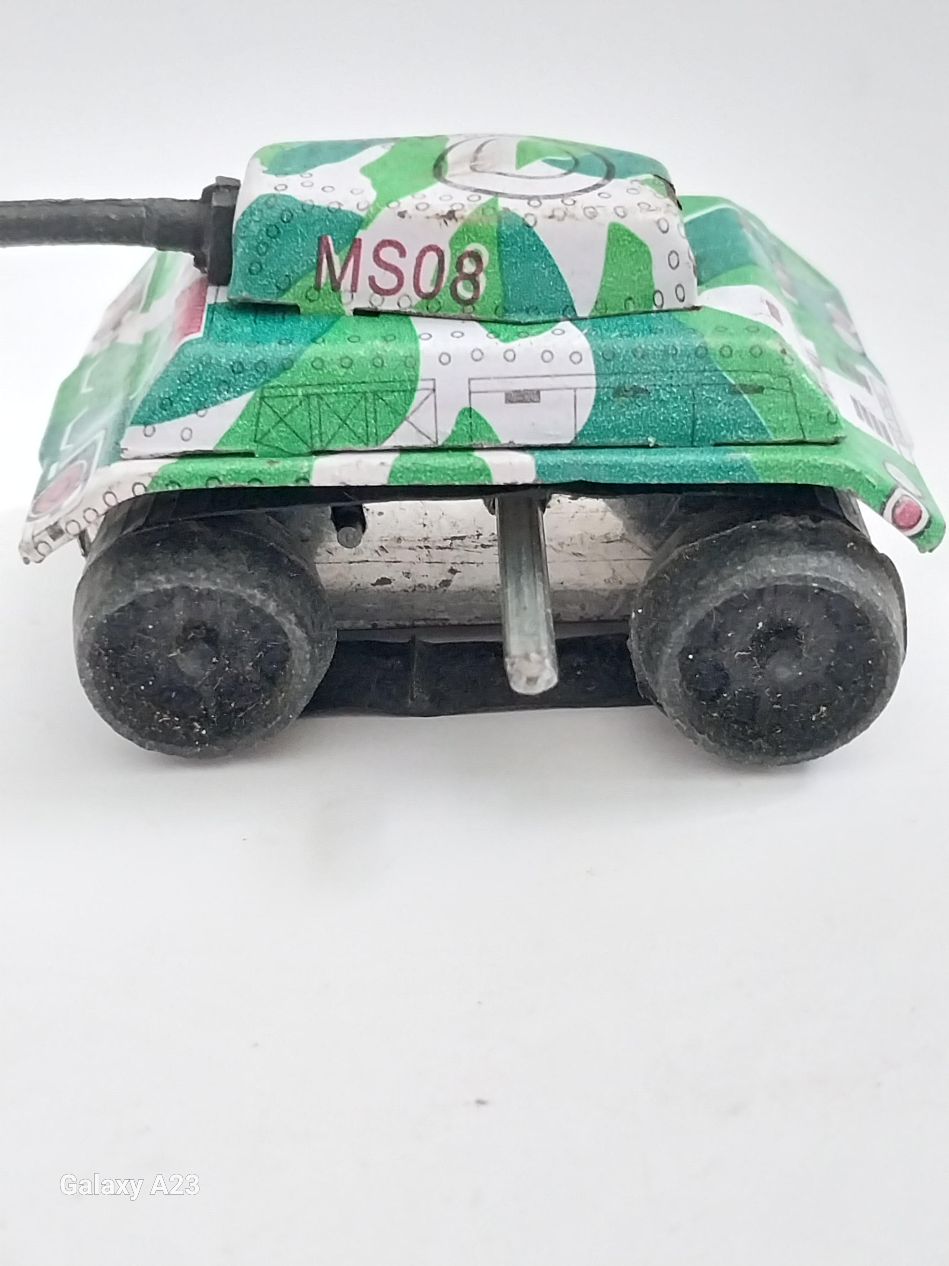 มีหลายภาพ รถถังสังกะสีของเล่นเก่า ** ของมีตามภาพ