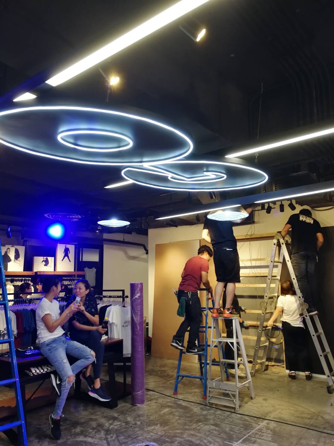 อักษรโลหะติดไฟนีออน flex led