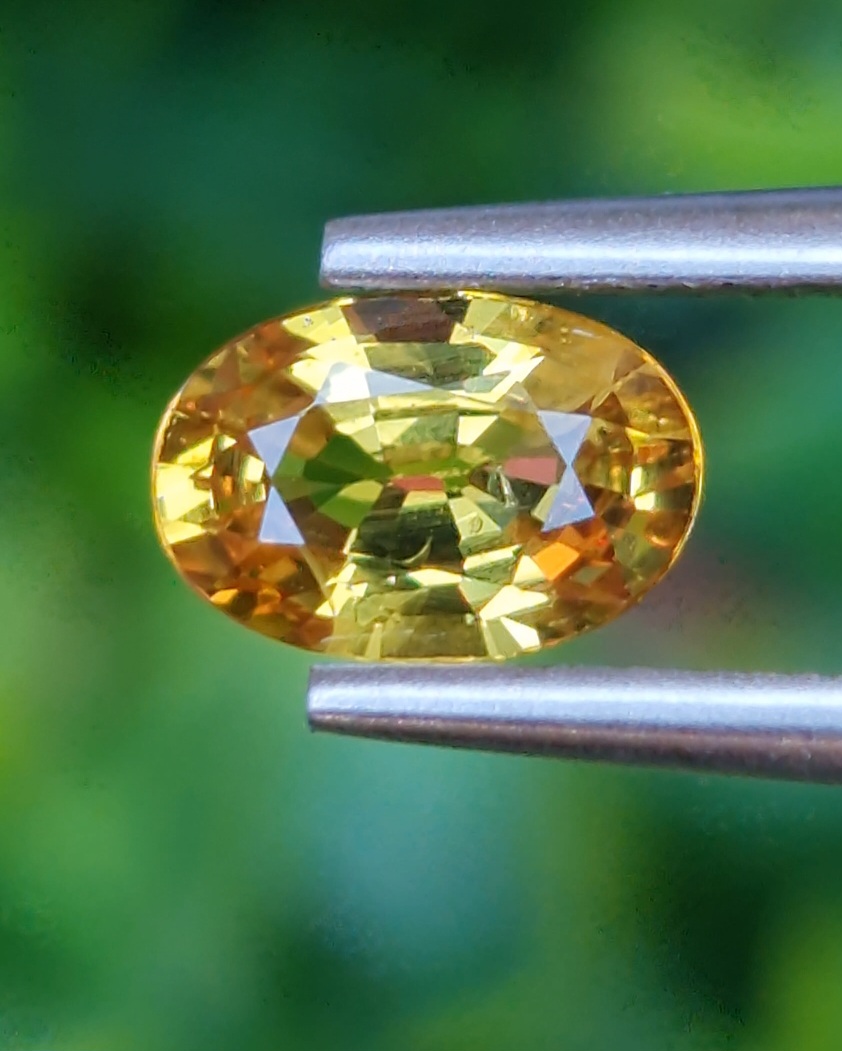 พลอย บุษราคัม yellow sapphire 1.00 กะรัต (Cts.) พลอยแท้ อัญมณีมงคลประจําวันเกิด เครื่องประดับพลอย