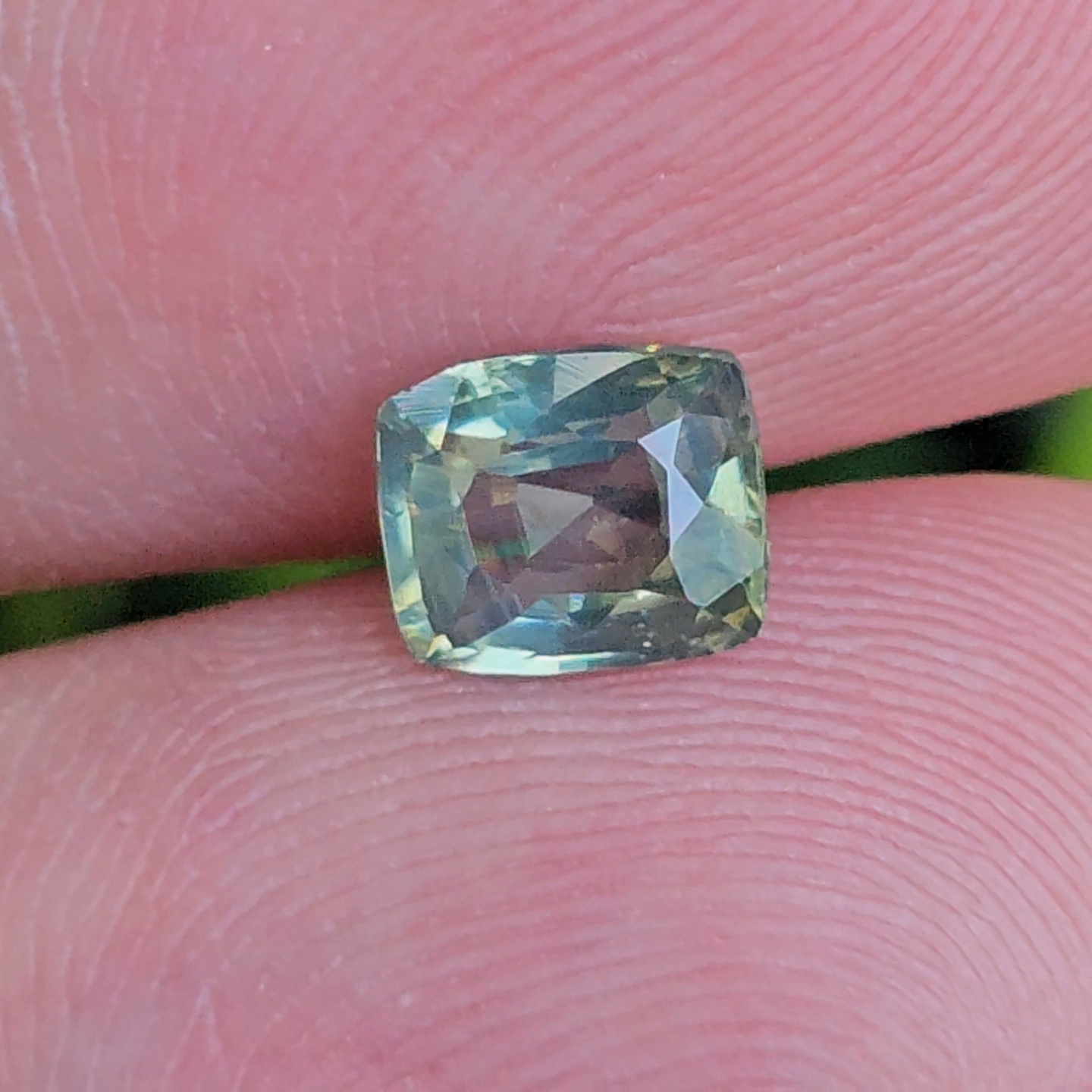 พลอย เพทาย Natural Zircon 1.13 กะรัต (Cts.) ดิบ พลอยแท้อัญมณีมงคล ประจําวันเกิด เครื่องประดับพลอย