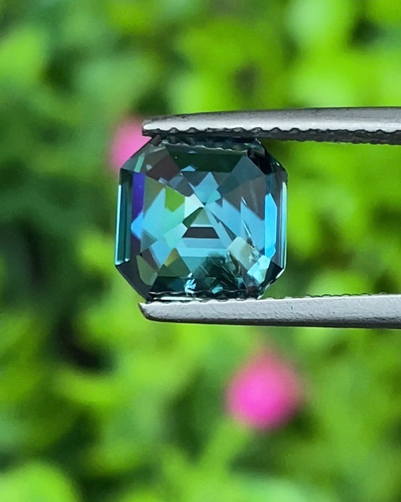 พลอย เพทาย (Zircon) 3.54 กะรัต (Cts.) พลอยแท้ อัญมณีมงคลประจําวันเกิด เครื่องประดับพลอย