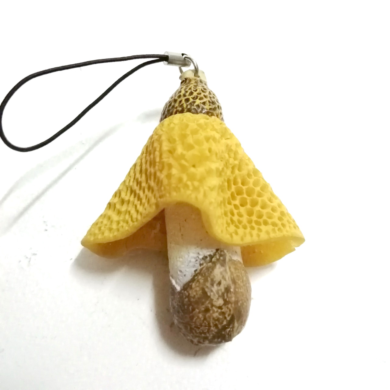 พวงกุญแจ ยาง 3นิ้ว เห็ดเยื่อไผ่ สภาพพอใช้ พวงกุญแจเชือกคล้องครบ