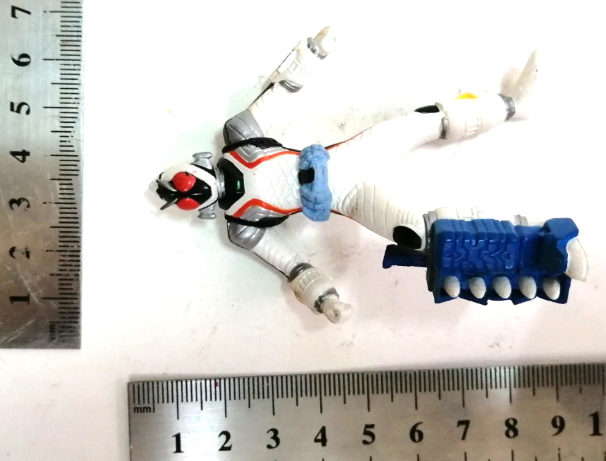 ฟิกเกอร์ ไรเดอร์โฟเซ่ โพสแอคชั่น ตัวสูงราว 10 ซม. ทำสีสำเร็จ ท่ายิงจรวด ร้อคเก็ตช้อต เก่าเก็บขายตามสภาพ