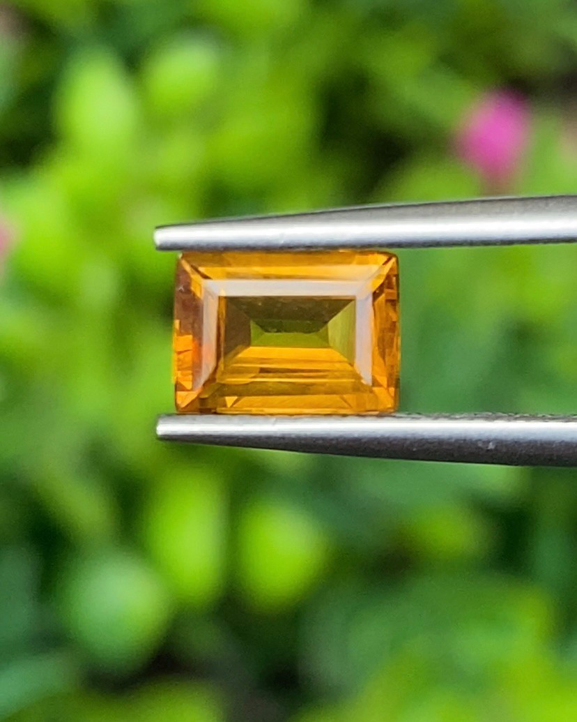 พลอย บุษราคัม yellow sapphire 1.30 กะรัต (Cts.) พลอยแท้ อัญมณีมงคลประจําวันเกิด เครื่องประดับพลอย