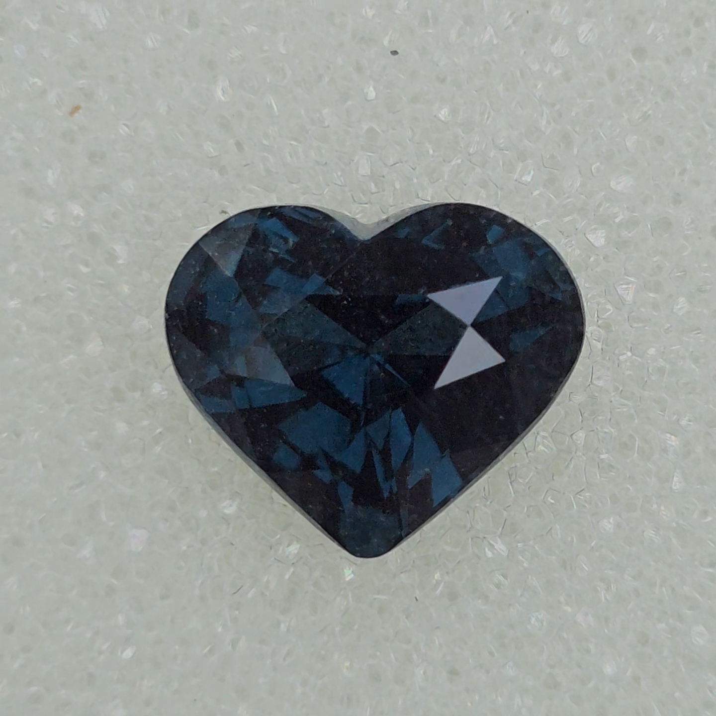 พลอย สปิเนล Spinel 2.71 กะรัต (Cts.) ดิบ (Unheated) พร้อมใบเซอร์ พลอยแท้ อัญมณีมงคลประจําวันเกิด เครื่องประดับพลอย