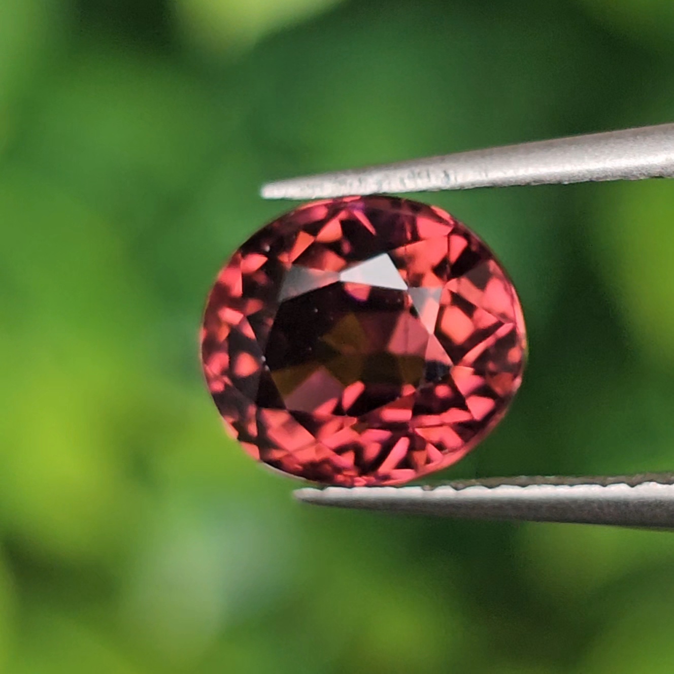 พลอย รูเบลไลต์ ทัวร์มาลีน Rubelite Tourmaline 1.52 กะรัต (Cts.) พลอยแท้ อัญมณีมงคลประจําวันเกิด เครื่องประดับพลอย