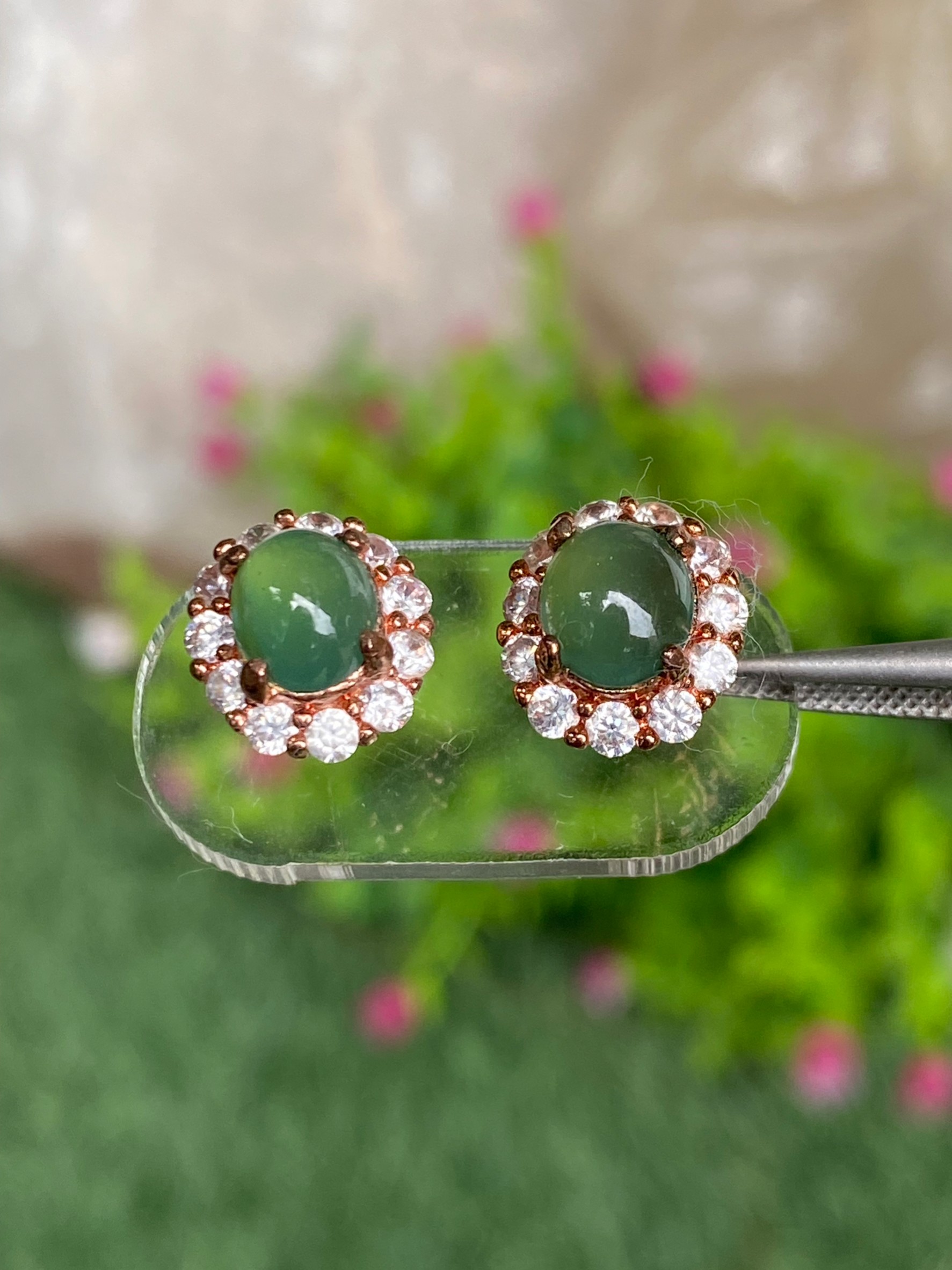 หยก พม่า แท้ Jade ต่างหูหยก (jadeite) ดิบ ไม่ผ่านการปรับปรุง (Type A) พม่า (Myanmar)