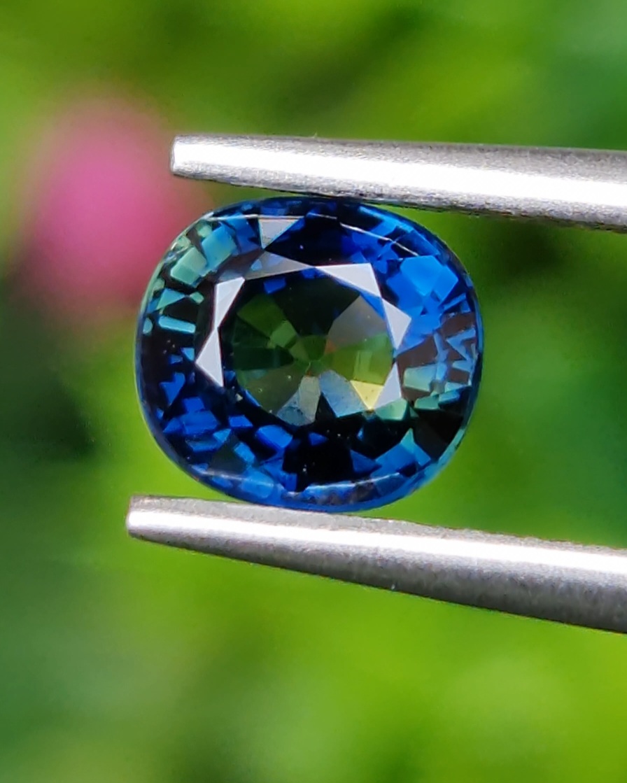 พลอย ลักษณะพิเศษ 2 สี Spacific Bi-Color Sapphire 1.41 กะรัต (Cts.) พลอยแท้ อัญมณีมงคลประจําวันเกิด เครื่องประดับพลอย