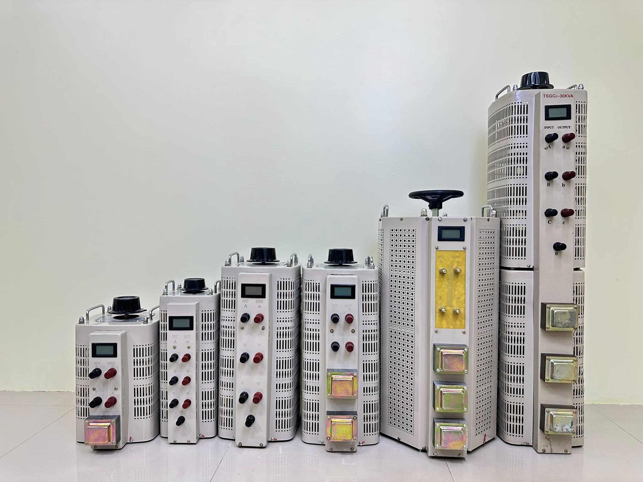 วาริแอค หม้อแปลงปรับแรงดันไฟฟ้าชนิดแกนหมุน 20Kva 3 เฟส