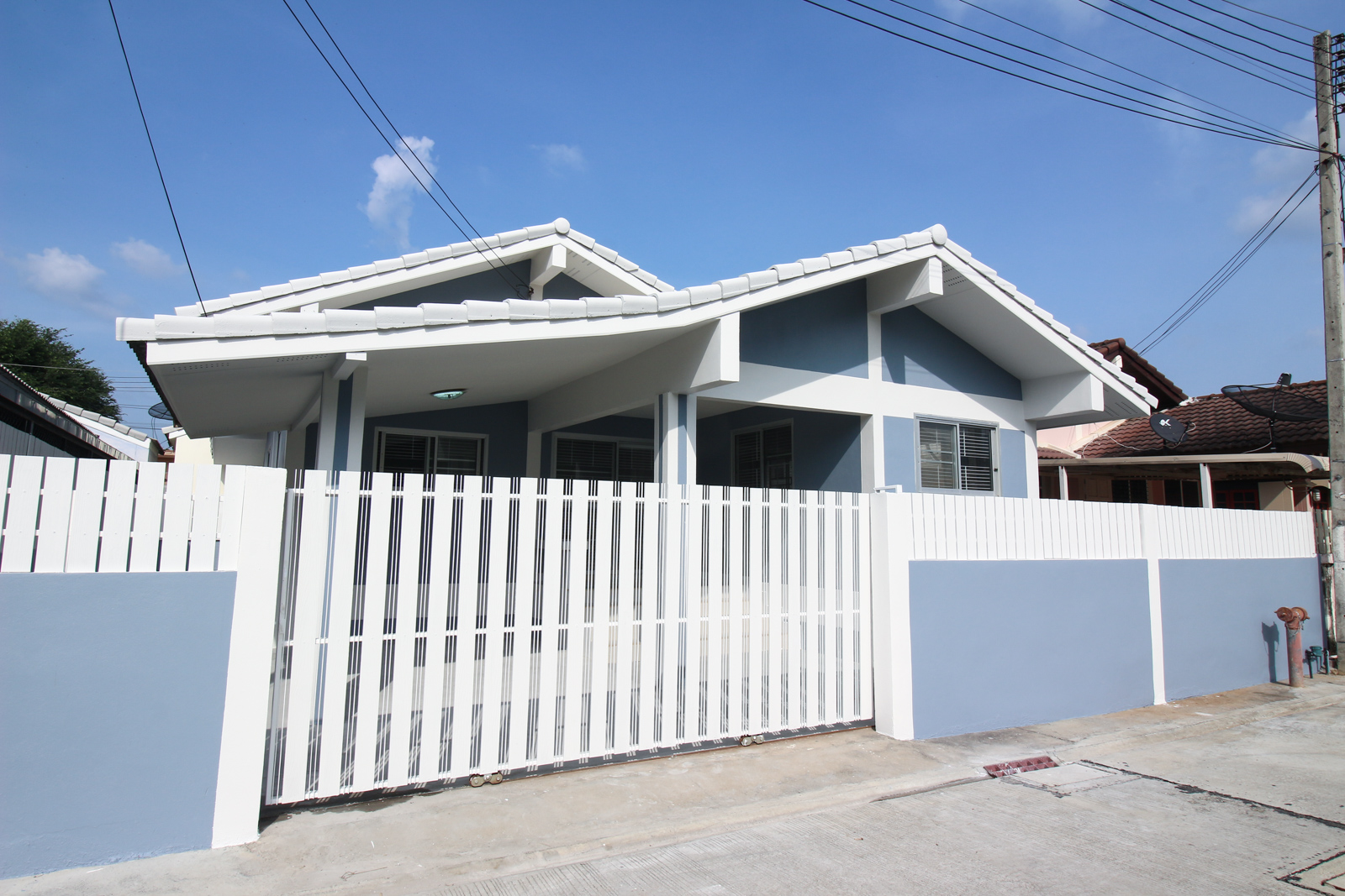 บ้านเดี่ยวพร้อมอยู่(ตรงข้ามโรงเรียนวิสุทธรังษี)